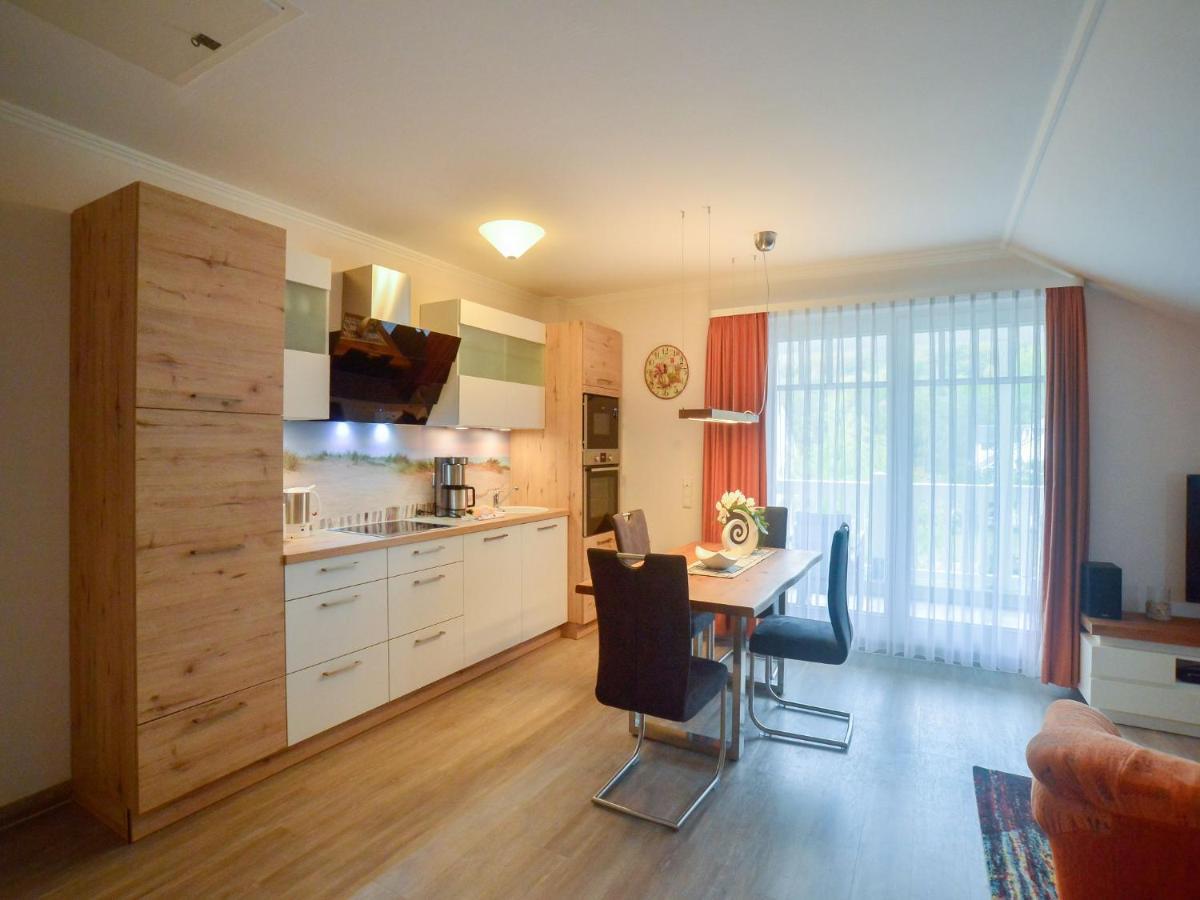 Komfort Mit 1 Schlafzimmer Und Balkon Im Dachgeschoss 147 *